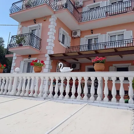 Elenh House Apartmán *