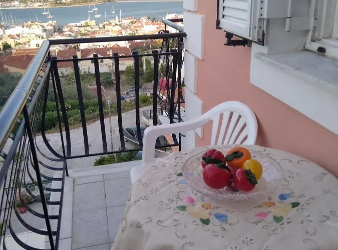 Elenh House Apartmán *